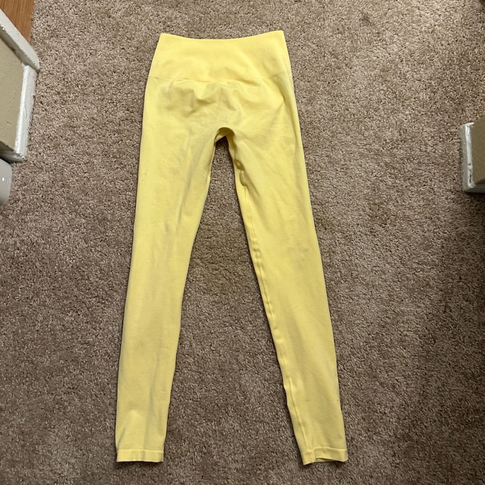 Alphalete Amplify in Lemonade